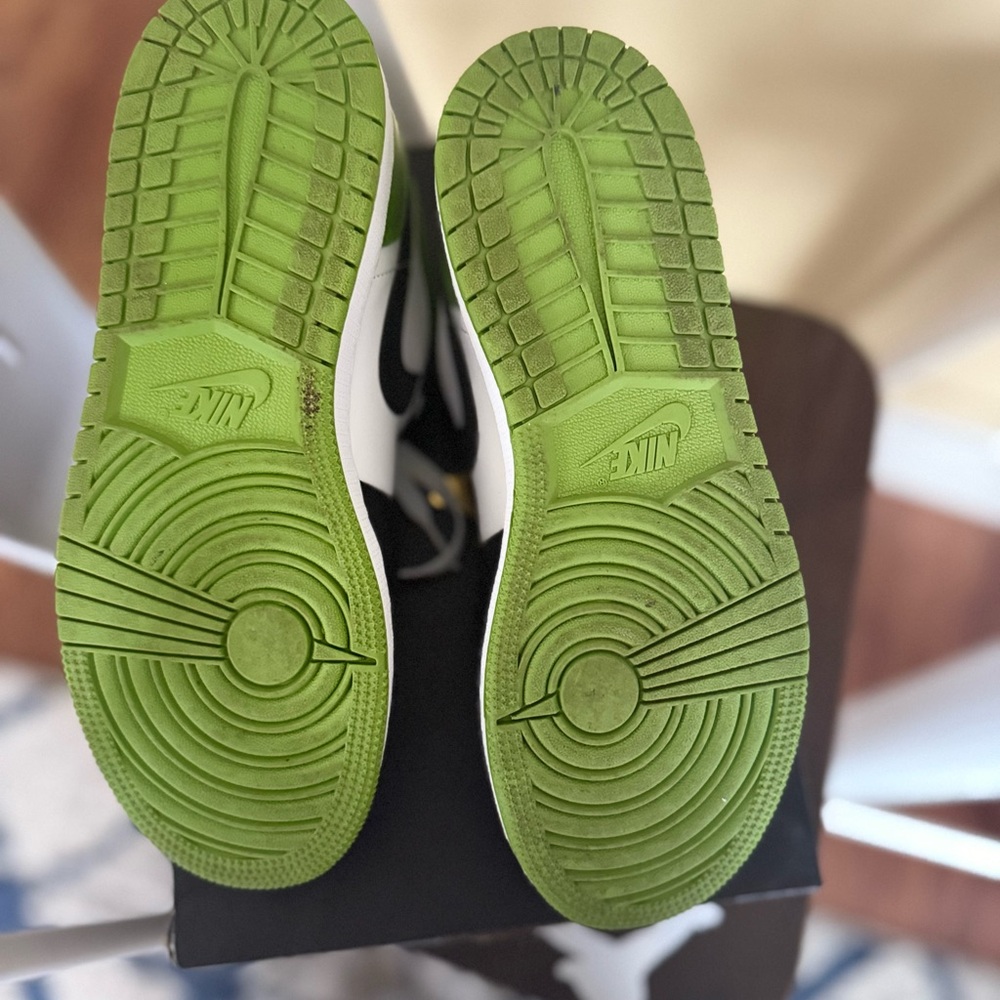 Nike Green and Black Sneakers with Detailed Soles